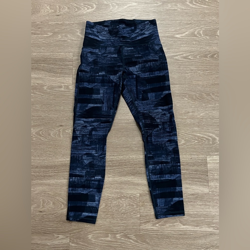 Blue lululemon size 8 legging - never worn